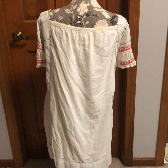 Sfera smocked boho dress in ecru with side pockets and embroidered details - Picture 3 of 14